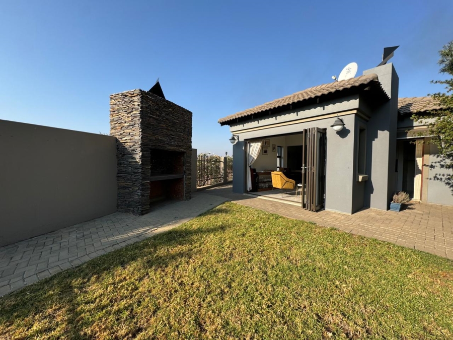 2 Bedroom Property for Sale in Gateway Manor North West